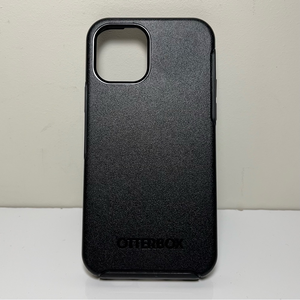 Otterbox Symmetry case iPhone 12